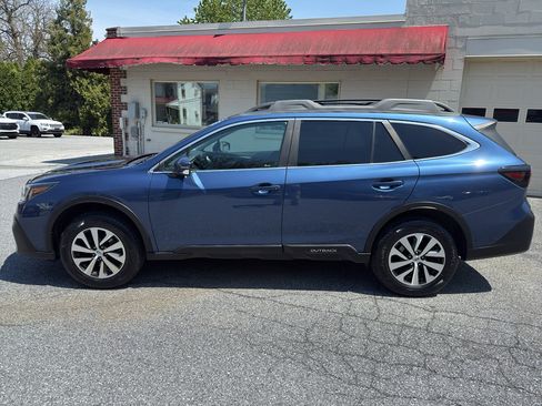 Used 2020 Subaru Outback Premium image 2
