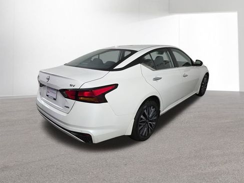Used 2024 Nissan Altima 2.5 SV image 13