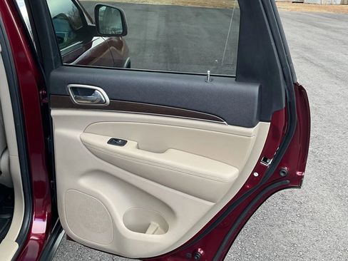 Used 2017 Jeep Grand Cherokee Limited image 42