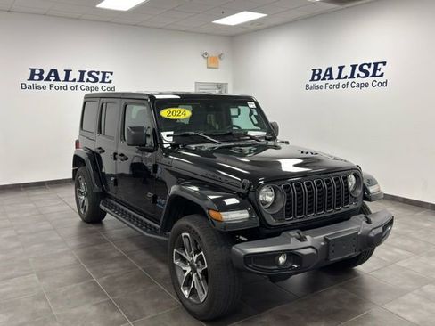 Used 2024 Jeep Wrangler Unlimited w/ Convenience Group AWD/4WD image 10