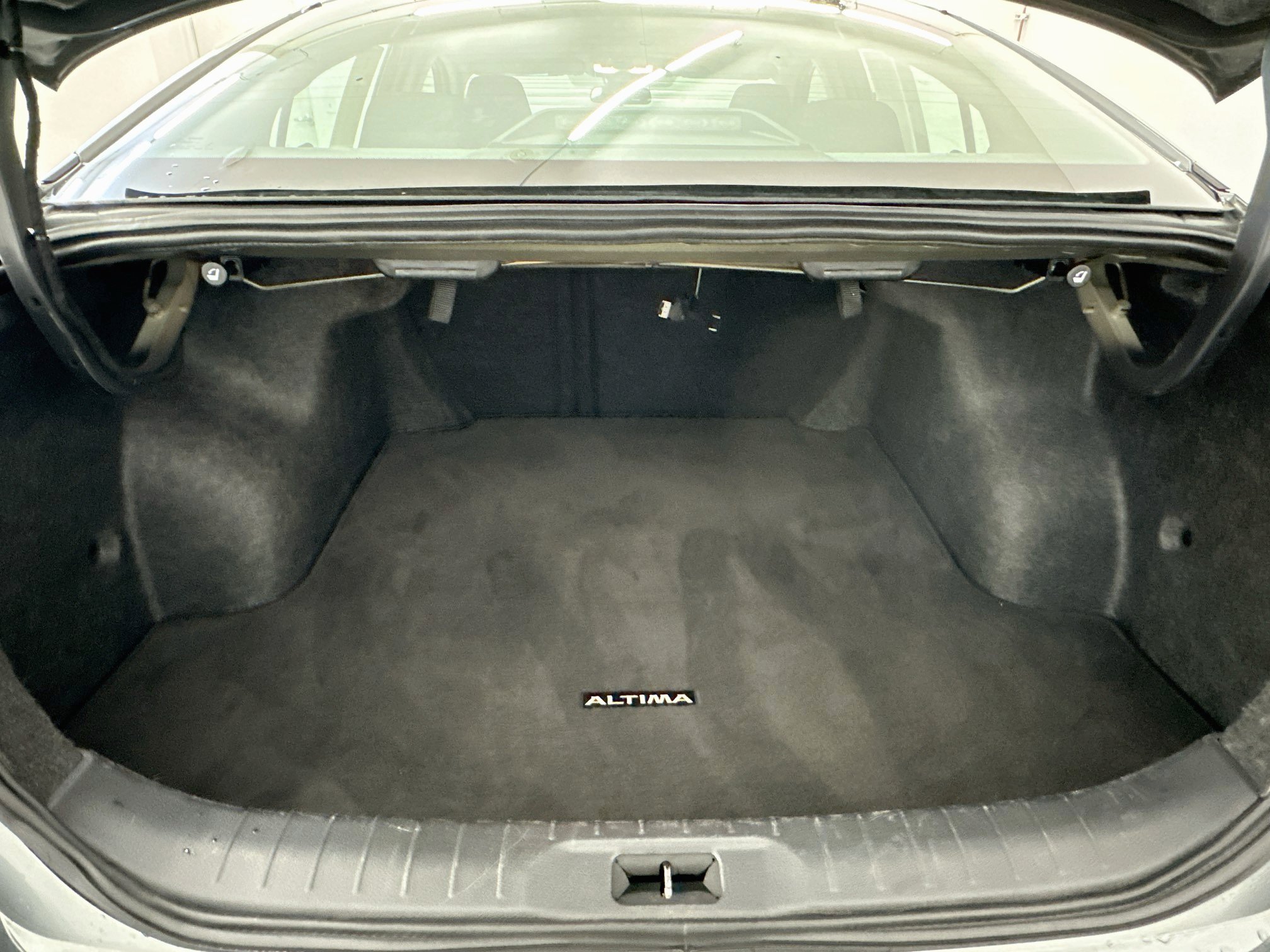 Used 2025 Nissan Altima 2.5 SV FWD image 29