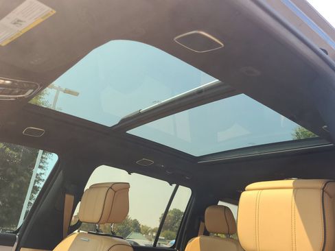 Used 2022 Jeep Grand Wagoneer Series III AWD/4WD image 30