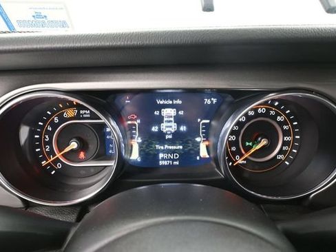 Used 2019 Jeep Wrangler Unlimited Sahara AWD/4WD image 30