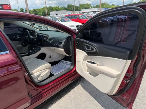 Used 2015 Chrysler 200 Limited w/ Convenience Group FWD image 8