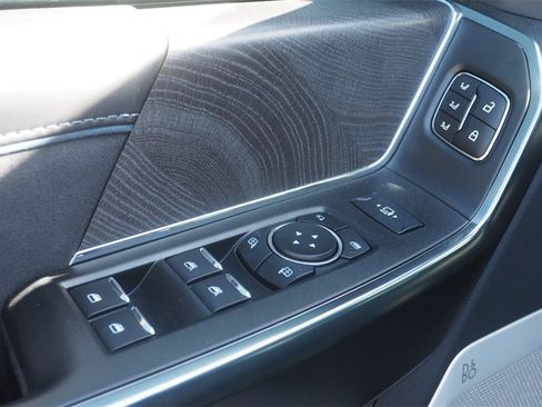 Used 2025 Ford F350 Platinum image 9