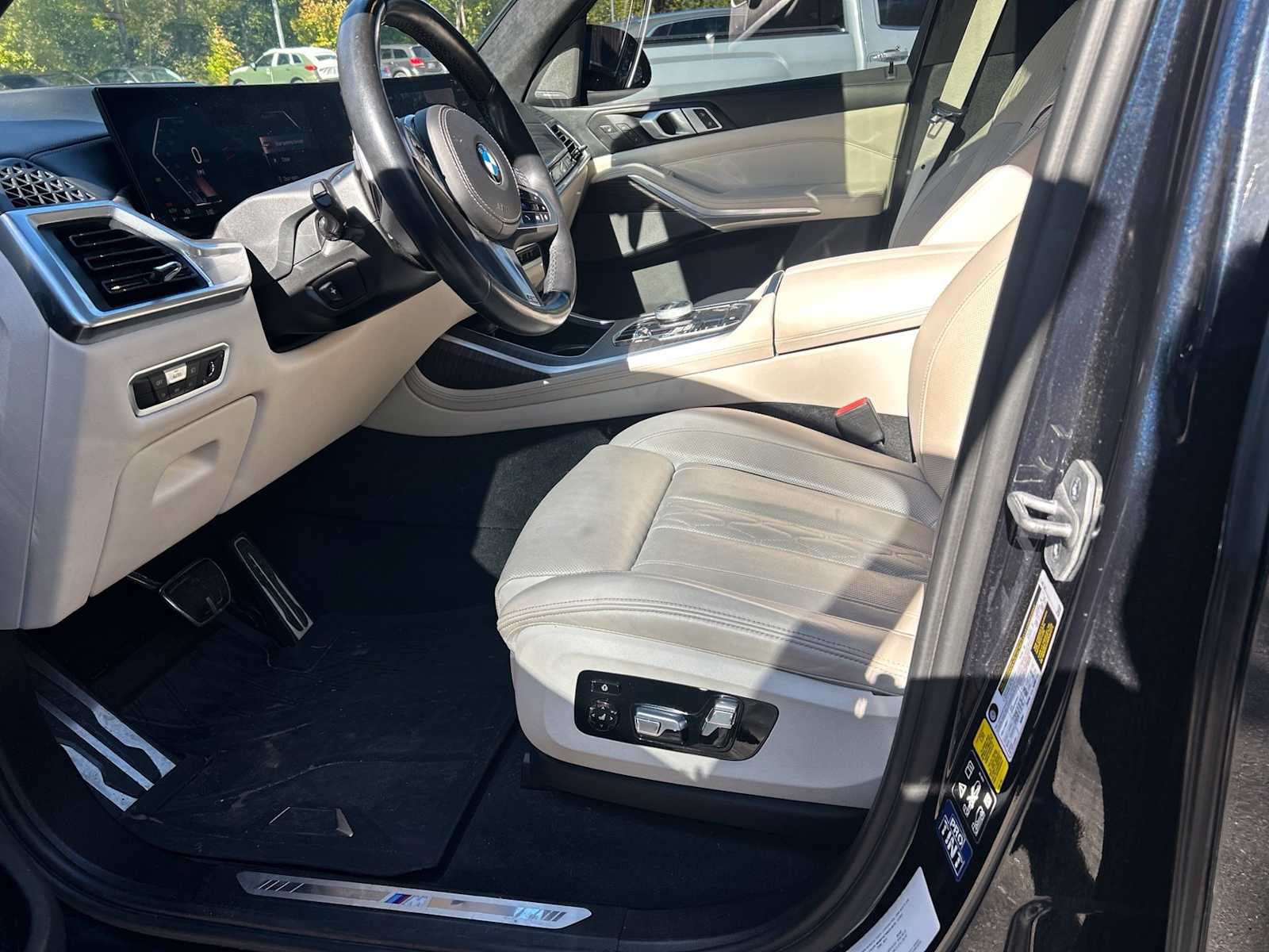 Used 2023 BMW X7 xDrive40i AWD/4WD image 4