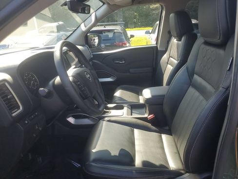 Used 2023 Nissan Frontier SV w/ SV Premium Package RWD image 14