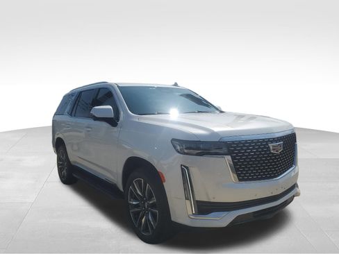 Used 2024 Cadillac Escalade Luxury RWD image 3