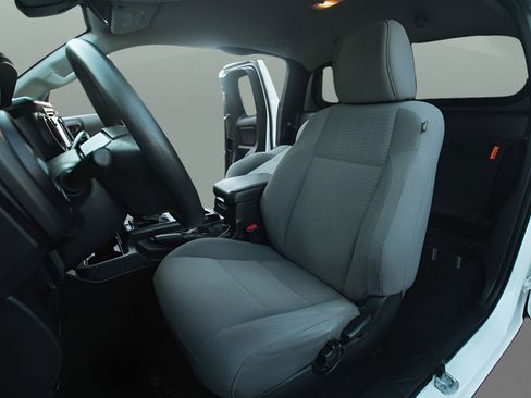 Used 2019 Toyota Tacoma SR RWD image 8