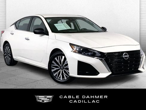 Used 2025 Nissan Altima 2.5 SV image 1