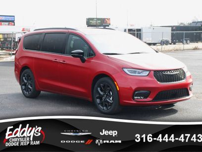 New 2026 Chrysler Pacifica Select