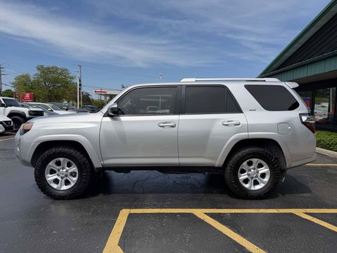 Used 2018 Toyota 4Runner SR5 AWD/4WD image 6