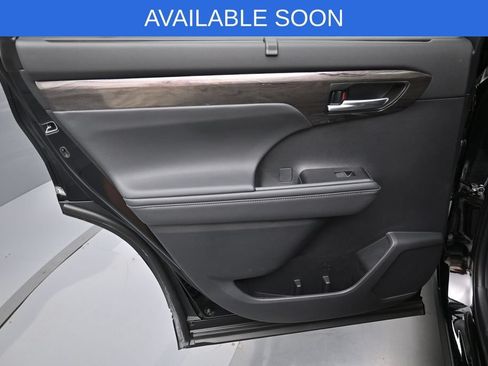 Certified 2026 Toyota Highlander Platinum AWD/4WD image 31