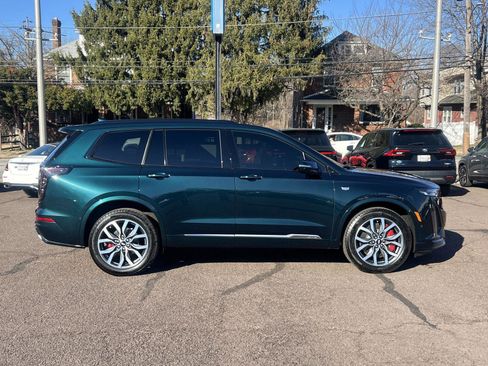 Used 2024 Cadillac XT6 Sport w/ Technology Package image 8