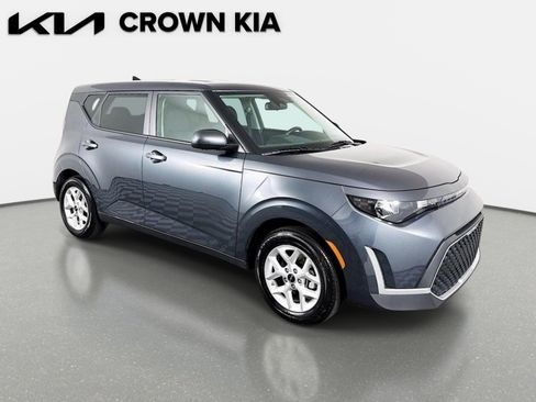 Certified 2025 Kia Soul LX w/ LX Technology Package FWD image 3