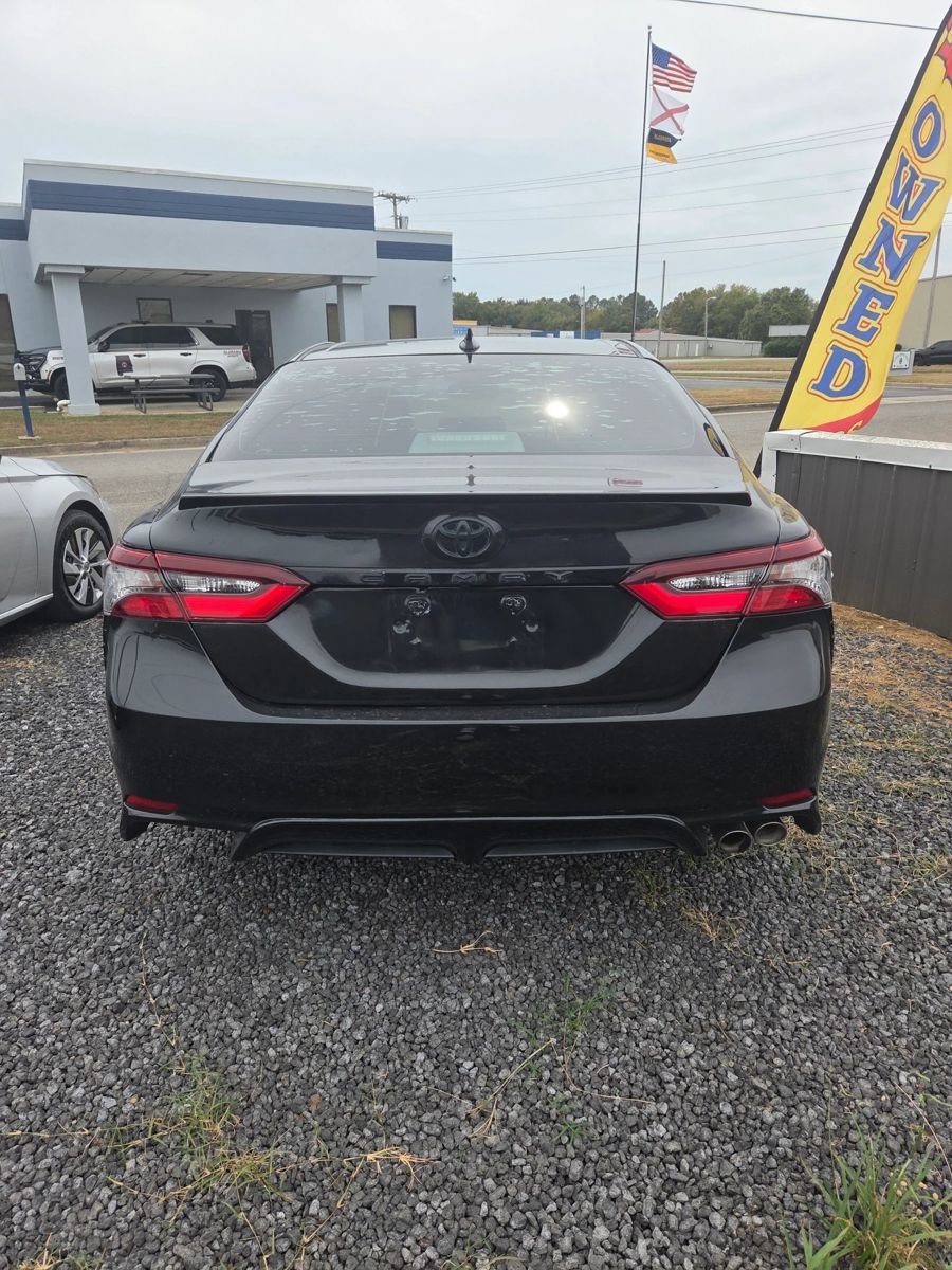 Used 2022 Toyota Camry SE FWD image 2
