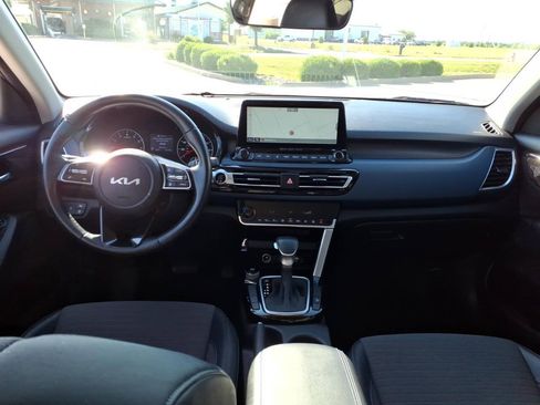 Used 2023 Kia Seltos S w/ Navigation Package FWD image 8