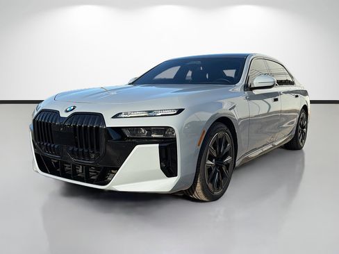 Used 2023 BMW 760i xDrive w/ Executive Package AWD/4WD image 7