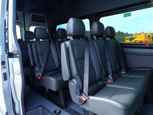 Used 2024 Mercedes-Benz Sprinter 2500 image 4