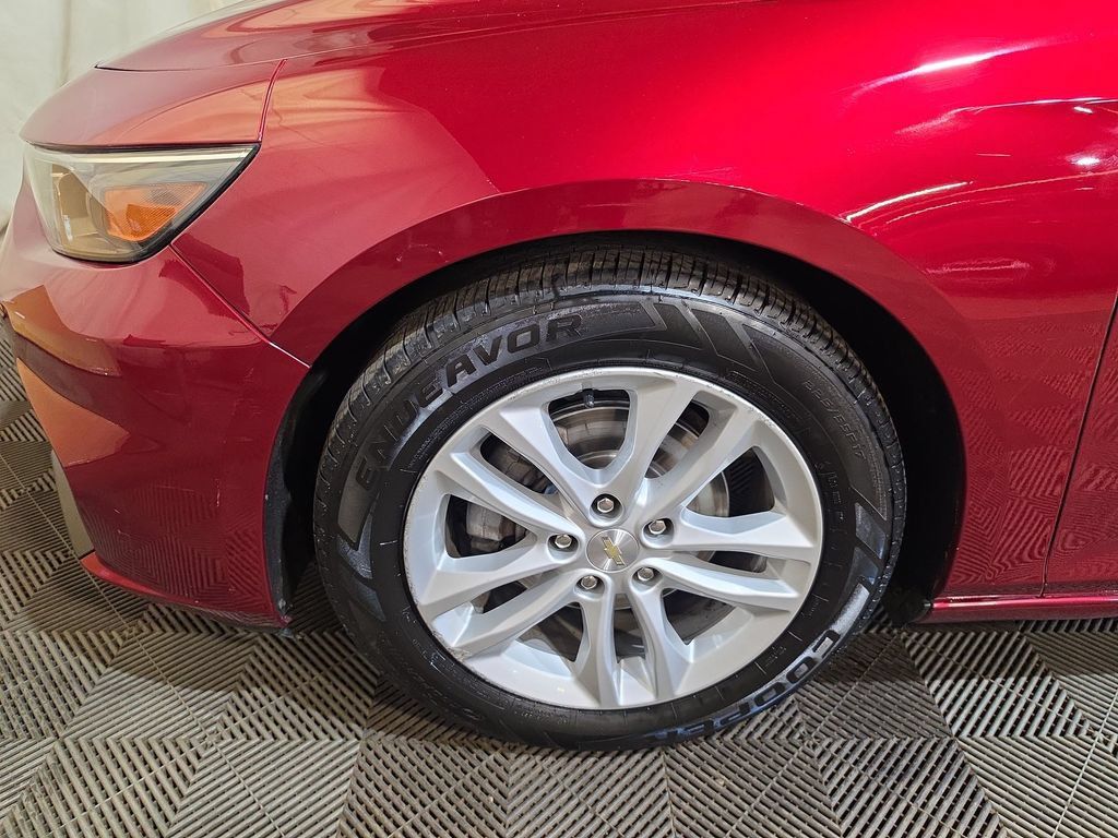 Used 2017 Chevrolet Malibu LT FWD image 18