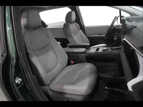 Used 2026 Toyota Sienna XLE FWD image 17