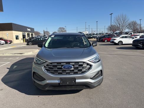 Used 2020 Ford Edge SE image 2