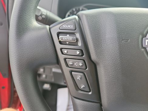 Used 2025 Nissan Frontier SV image 27