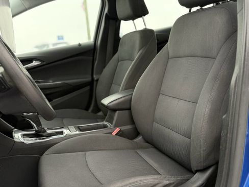 Used 2019 Chevrolet Cruze LT w/ Sun And Sound Package image 10