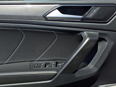 Certified 2022 Volkswagen Tiguan SE R-Line FWD image 18