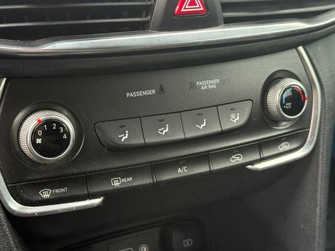 Used 2019 Hyundai Santa Fe SE image 14