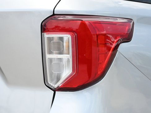 Used 2020 Ford Explorer XLT w/ Equipment Group 202A RWD image 19