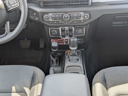 New 2026 Jeep Gladiator Sport AWD/4WD image 19