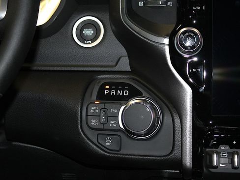 New 2026 RAM 1500 4x4 Crew Cab image 13