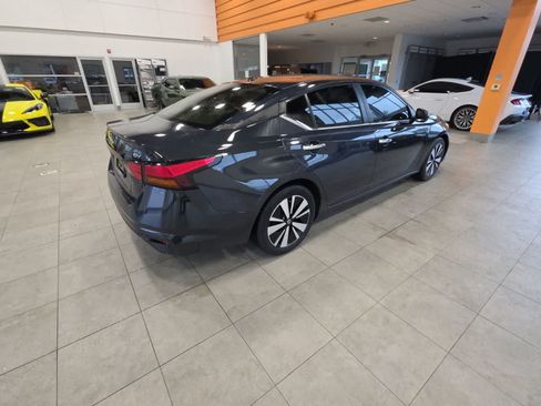 Used 2022 Nissan Altima 2.5 SV FWD image 8