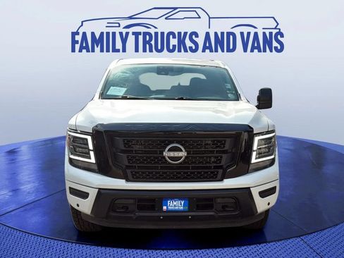 Used 2023 Nissan Titan SV w/ SV Convenience Package AWD/4WD image 8