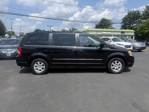 Used 2010 Chrysler Town & Country Touring Plus FWD image 12