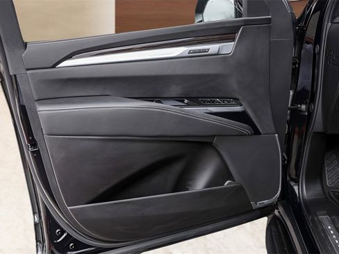 Certified 2025 Cadillac Escalade ESV Premium Luxury image 25