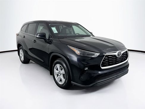 Certified 2024 Toyota Highlander LE image 9