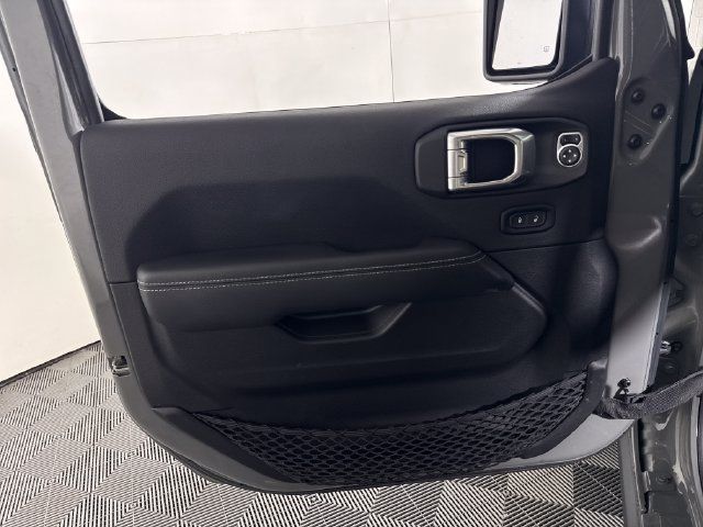 Used 2023 Jeep Wrangler Unlimited Rubicon 4xe w/ Cold Weather Group AWD/4WD image 27