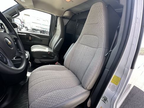 Used 2025 Chevrolet Express 2500 w/ Driver Convenience Package image 37