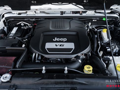 Used 2016 Jeep Wrangler Unlimited Sahara image 38