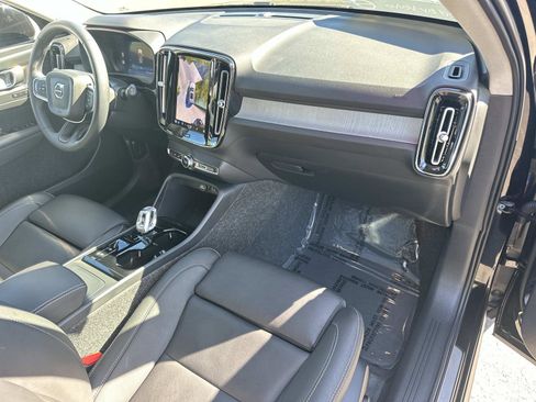 Certified 2025 Volvo XC40 B5 Plus w/ Protection Package Premier image 26