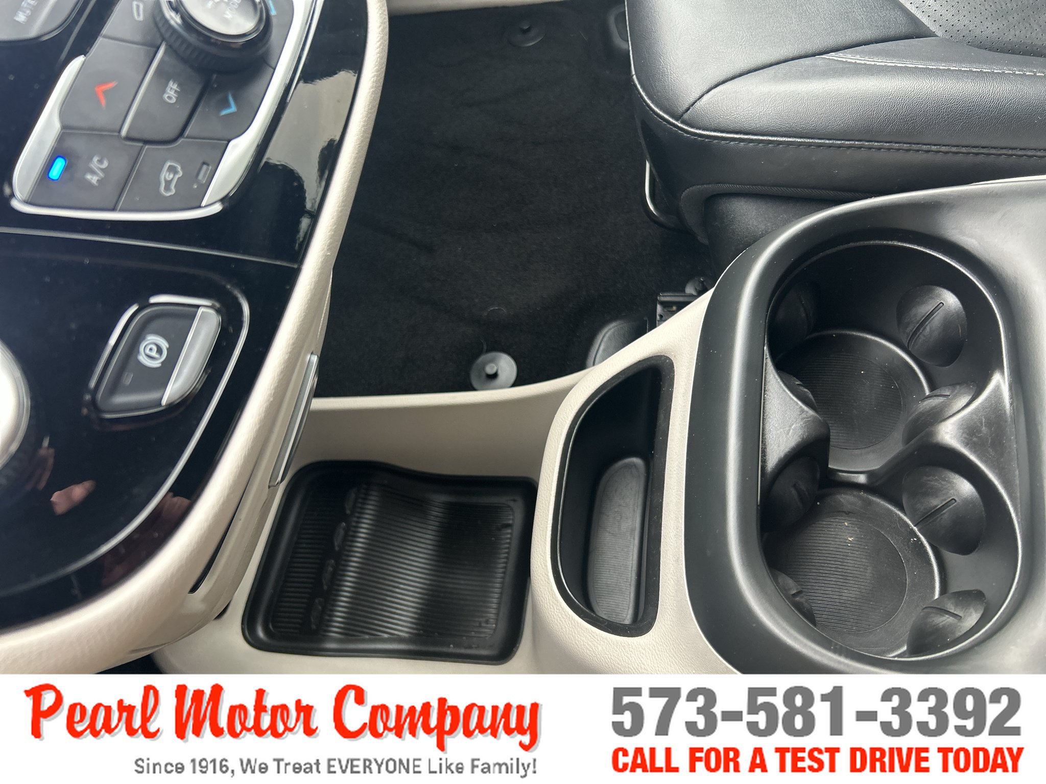 Used 2024 Chrysler Pacifica Touring-L FWD image 19