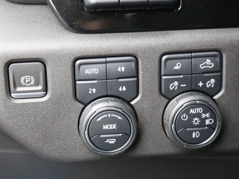 Used 2023 Chevrolet Silverado 1500 ZR2 w/ Technology Package AWD/4WD image 7