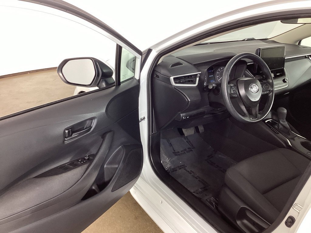 Used 2025 Toyota Corolla LE FWD image 9