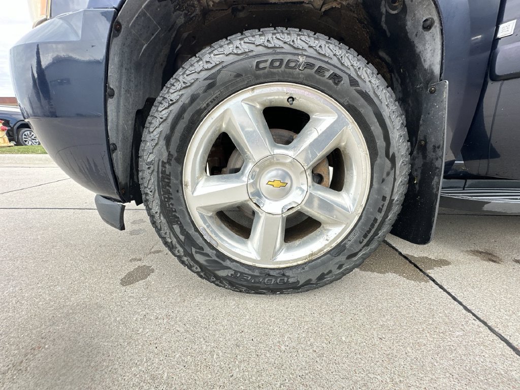 Used 2007 Chevrolet Suburban LTZ w/ LTZ Preferred Equipment Group AWD/4WD image 34