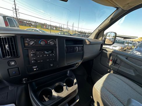 Used 2006 Chevrolet Express 3500 Passenger w/ LT Preferred Equipment Group RWD image 27