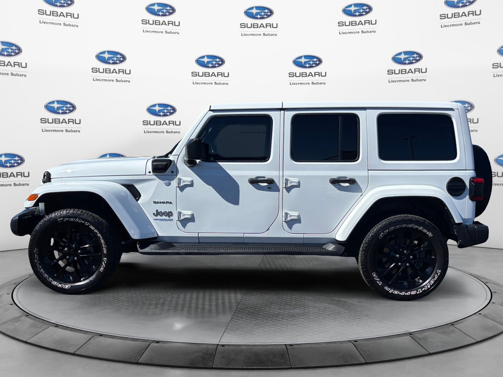 Used 2022 Jeep Wrangler Unlimited Sahara AWD/4WD image 3