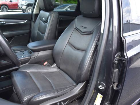 Used 2017 Cadillac XT5 Luxury image 19