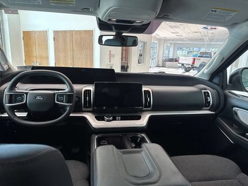 Used 2025 Ford Expedition Max Active AWD/4WD image 16